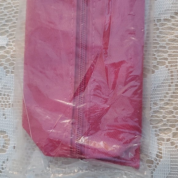 Avon, unopened small Pink bag with makeup brush and steel tweezer. NEW - Picture 2 of 4